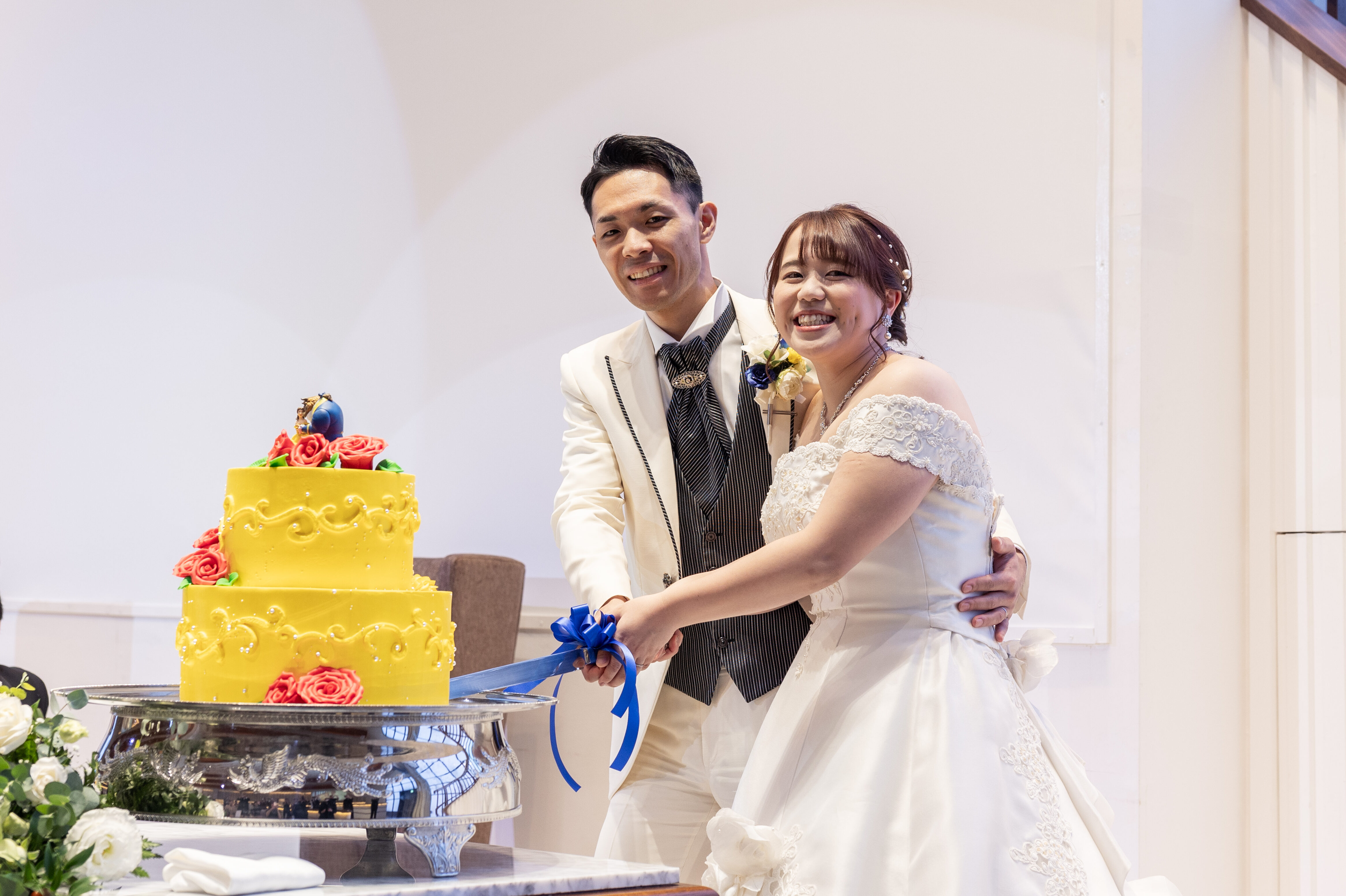 美女と野獣をイメージしたオリジナルのウエディングケーキ